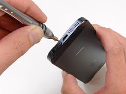 «Вскрытие показало»: специалисты iFixit разобрали смартфон iPhone 5