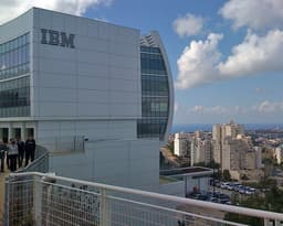 Доход IBM в первом квартале 2013 года составил 23,4 млрд. долларов