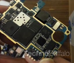 Специалисты TechnoBuffalo сняли процесс разборки смартфона Samsung Galaxy S4 на видео и высоко оценили ремонтопригодность устройства