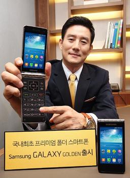 Смартфон-«раскладушка» Samsung Galaxy Golden (SHV-E400) с двумя дисплеями диагональю 3,7 дюйма представлен официально