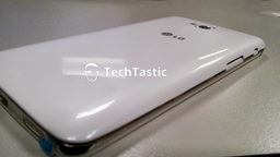 В Сеть попало фото, на котором якобы изображён смартфон Nexus 5