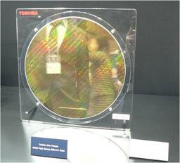 Toshiba показала 19-нанометровые чипы флэш-памяти NAND плотностью 128 Гбит