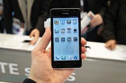 Huawei Ascend G526 — смартфон среднего уровня с интегрированным модемом LTE