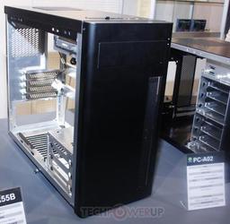 Алюминиевый корпус скромного вида Lian Li PC-A02 рассчитан на платы типоразмера microATX