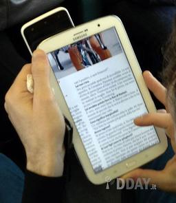 Samsung Galaxy Note 8.0 позирует на «живых» фото