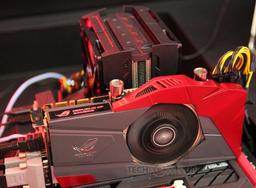 Asus показала 3D-карту GeForce GTX 770 Poseidon с гибридной системой охлаждения