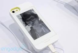 Gajah обещает скоро начать продажи чехлов InkCase с экранами E Ink для смартфонов iPhone 5 и Galaxy Note II по цене $99 и $129 соответственно
