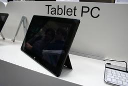 HKC показала на CeBIT 2013 дешевый клон Microsoft Surface Pro
