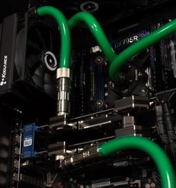 В конфигурацию игрового ПК Origin PC Genesis может входить до трех 3D-карт GeForce GTX 780 с жидкостным охлаждением
