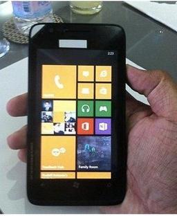 В ближайшее время Nokia представит смартфон Lumia 625 с дигональю экрана 4,7 дюйма