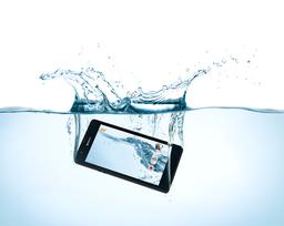 Защищенный смартфон Sony Xperia ZR представлен официально