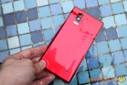 Водонепроницаемый смартфон LG Optimus GJ получил слот для карт памяти microSD и более ёмкую батарею, чем у оригинала