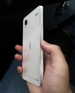 Смартфон BBK Vivo Xplay 3S оснащен двумя стеклами Gorilla Glass 3: одно защищает экран, другое – заднюю панель