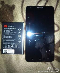 Смартфон Huawei G750, оснащенный восьмиядерным процессором, позирует на живых фото