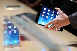 Чтобы нарастить выпуск iPhone и iPad, компания Apple привлекает новых контрактных производителей