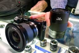 Опубликовано первое изображение объектива для макросъемки Zeiss Touit 2.8/50M