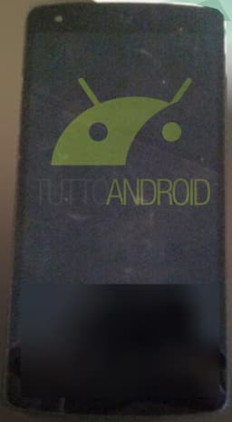 Фото дня: смартфон Nexus 5, работающий под управлением Android 4.4 KitKat