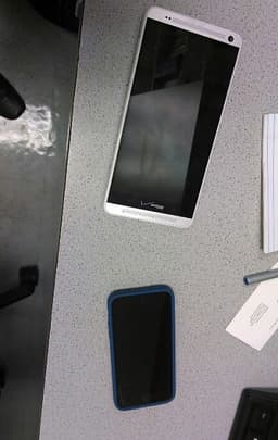 Планшетофон HTC One Max вновь позирует на фото