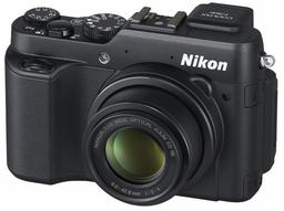 Камера Nikon Coolpix P7800 оснащена электронным видоискателем и поворотным дисплеем