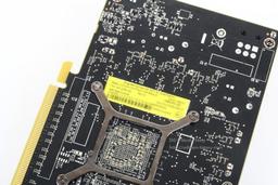 На изображениях 3D-карты AMD Radeon R7 260 на базе GPU Curacao Pro виден охладитель необычной формы
