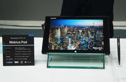 На CEATEC 2013 замечен первый планшет Sharp с Windows 8.1: водонепроницаемый, с экраном размером 10,1 дюйма и разрешением 2560 x 1600 пикселей