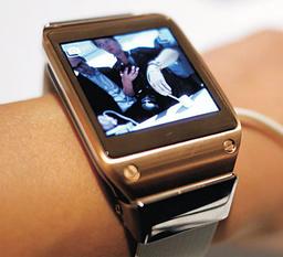Samsung уже работает над часами Galaxy Gear 2, которые могут выйти в начале 2014 года