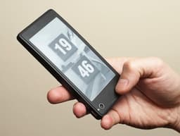 Смартфон YotaPhone повится в продаже уже в ноябре