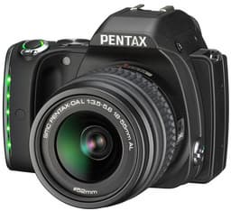 Рукоятку зеркальной фотокамеры Pentax K-S1 украшают пять светодиодов