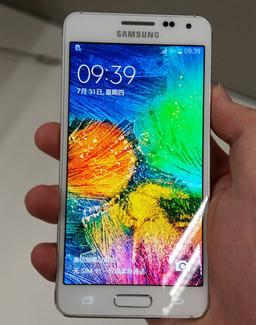 Фотогалерея дня: смартфон Samsung Galaxy Alpha
