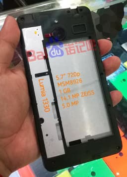 Смартфон Microsoft Lumia 1330 предстал на фото со снятой задней крышкой