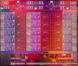 Фото дня: кристалл Ivy Bridge EX (плюс спецификации 20 моделей процессоров Intel Xeon E7 v2)