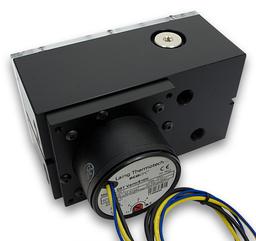 Резервуар EK-Bay Res D5 Vario объединен с помпой и рассчитан на установку в сдвоенный отсек 5,25 дюйма
