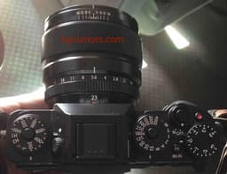 Беззеркальная фотокамера Fujifilm X-T1, анонс которой запланирован на 28 января, позирует на фото