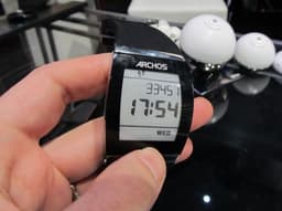Archos готовит сразу три модели «умных часов» с различными типами дисплеев