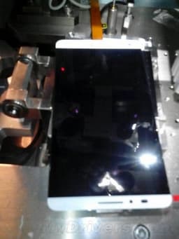 Смартфон Huawei Ascend D3 может оказаться очень похожим на HTC One max