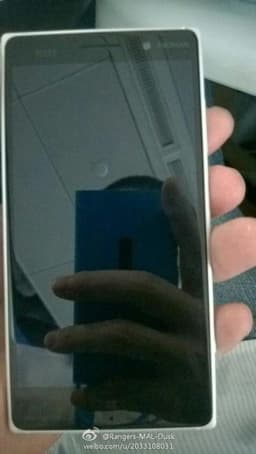 Появились изображения нового смартфона Nokia, возможно, Lumia 830