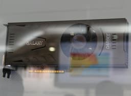 Galaxy спрятала под кожухом охладителя видеокарты GTX 750 Ti Darbee Edition ещё одно устройство
