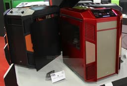 Материнская плата в корпусе Aerocool Xpredator Cube устанавливается горизонтально