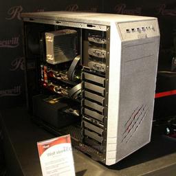 Покрытие внешних панелей корпуса Rosewill Wolfstone напоминает камень