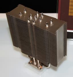 Noctua добавила в процессорный охладитель башенного типа тепловые трубки с кубическим основанием