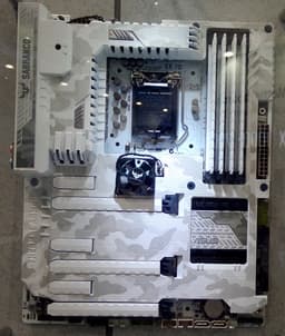 Системные платы Asus TUF Sabranco Z97 и TUF Sabertooth Z97 MK2 окрашены в зимний камуфляж
