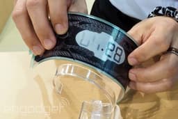 E Ink представила очень широкий гибкий дисплей для умных часов