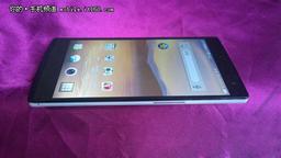 Смартфон Oppo Find 7 вновь позирует на живых фото