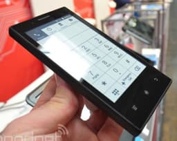 Onyx Midia InkPhone — смартфон с электрофоретическим экраном, работающий без подзарядки две недели