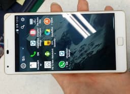 Pantech Vega Iron 2 запечатлен на фото