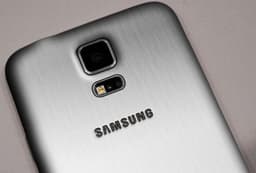 Слух: смартфон Samsung Galaxy S5 Prime увидит свет в июне и будет стоить 640 евро