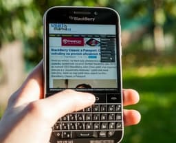 BlackBerry начала принимать предзаказы на смартфон Classic по цене $450