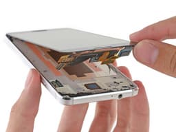 Специалисты iFixit выставили смартфону Samsung Galaxy Alpha пять баллов из десяти