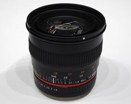 Объектив Samyang 50mm f/1.4 AS UMC предназначен для полнокадровых камер
