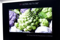 LG показала телевизионный дисплей разрешением 8K